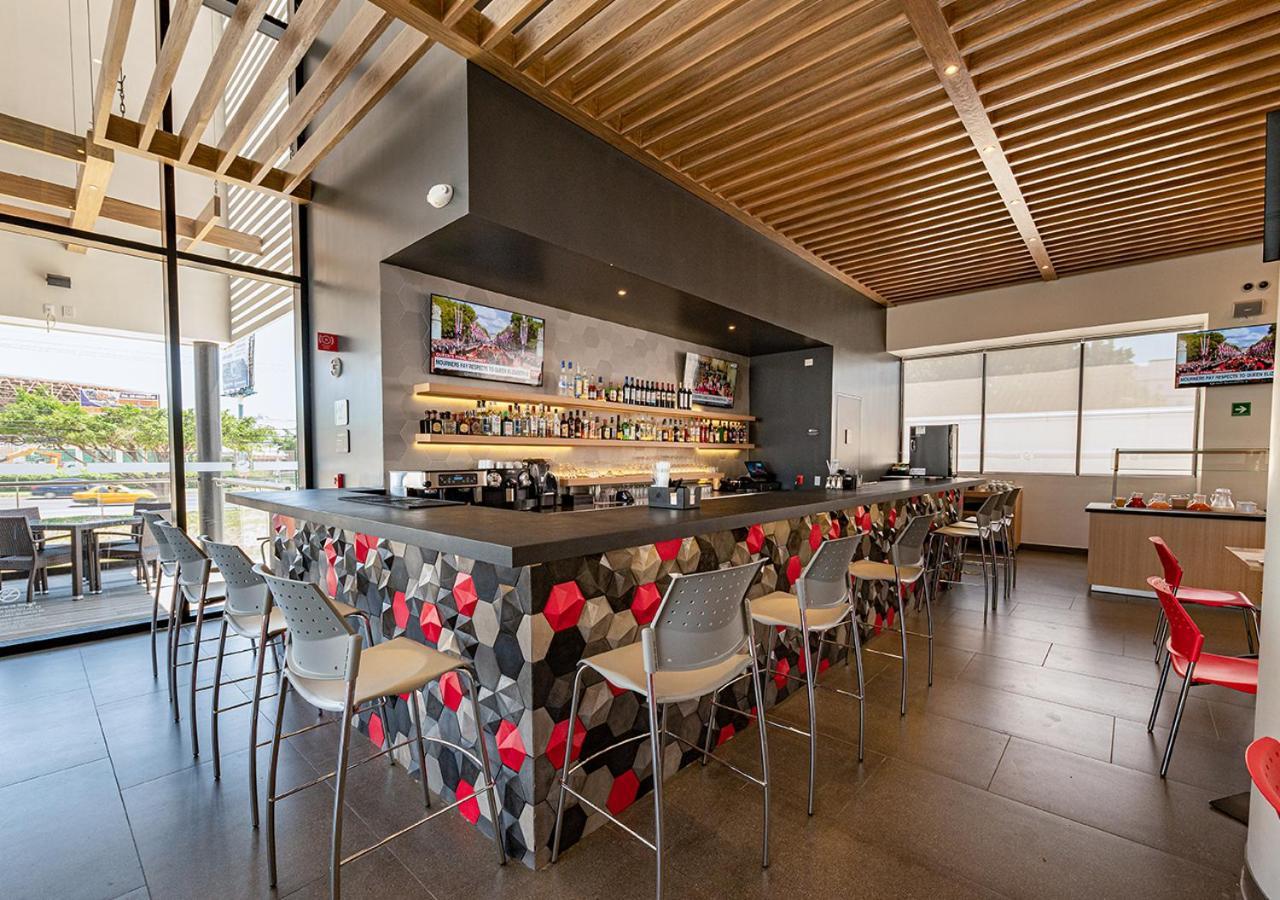 Ramada Encore By Wyndham Guadalajara Aeropuerto Las Pintas Екстериор снимка