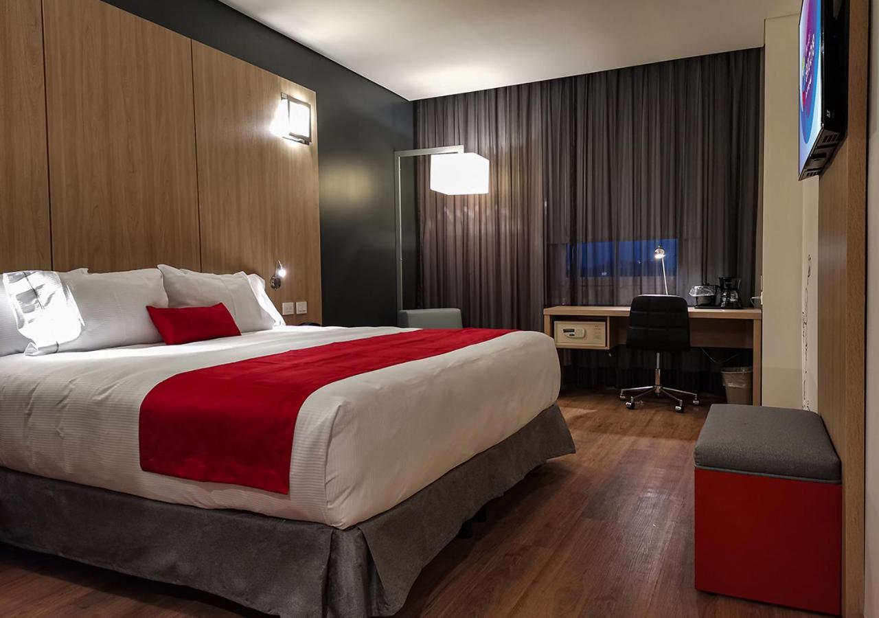 Ramada Encore By Wyndham Guadalajara Aeropuerto Las Pintas Екстериор снимка