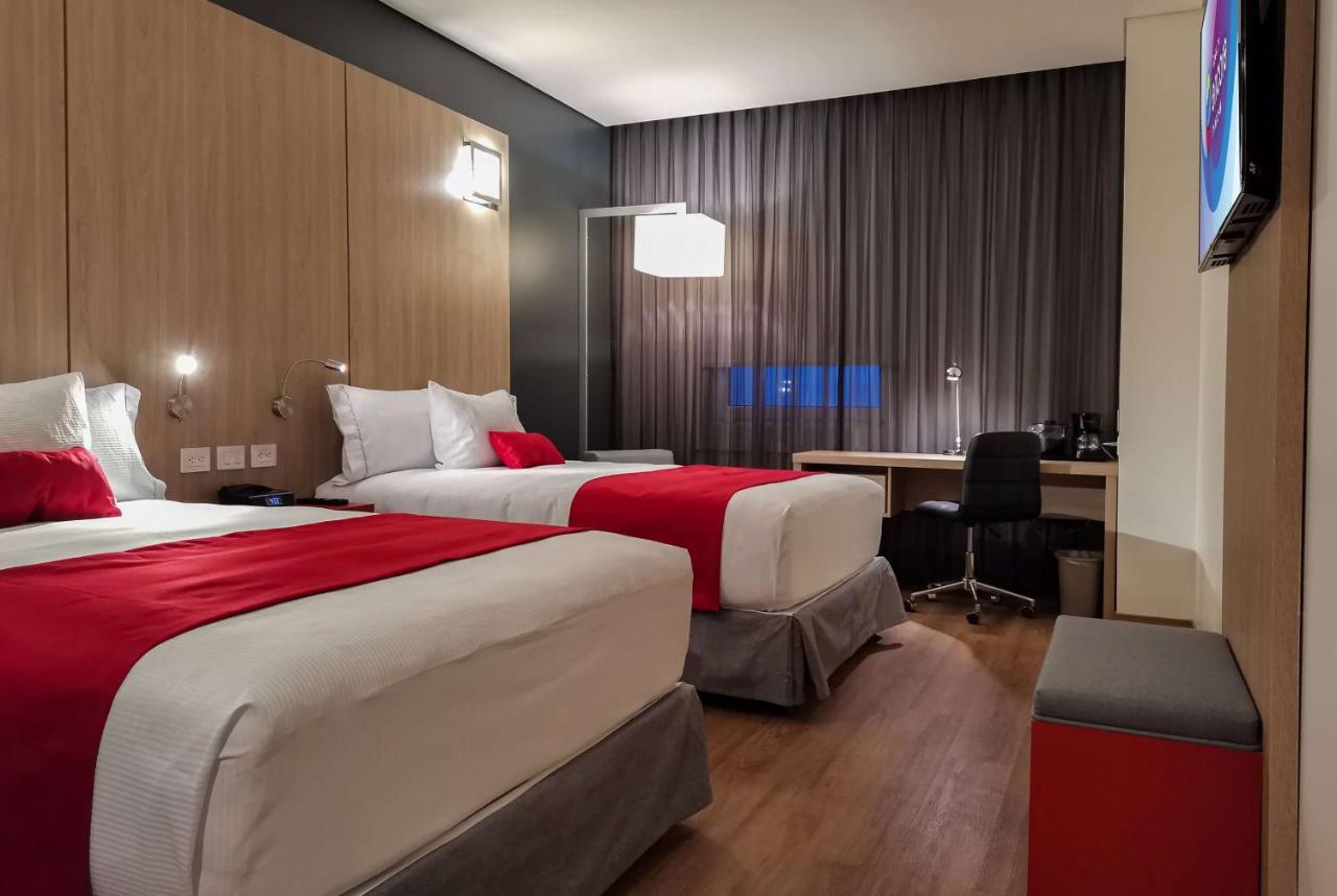 Ramada Encore By Wyndham Guadalajara Aeropuerto Las Pintas Екстериор снимка