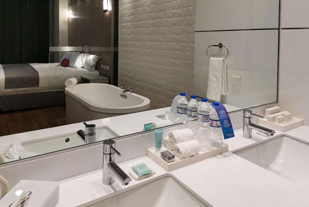 Ramada Encore By Wyndham Guadalajara Aeropuerto Las Pintas Екстериор снимка